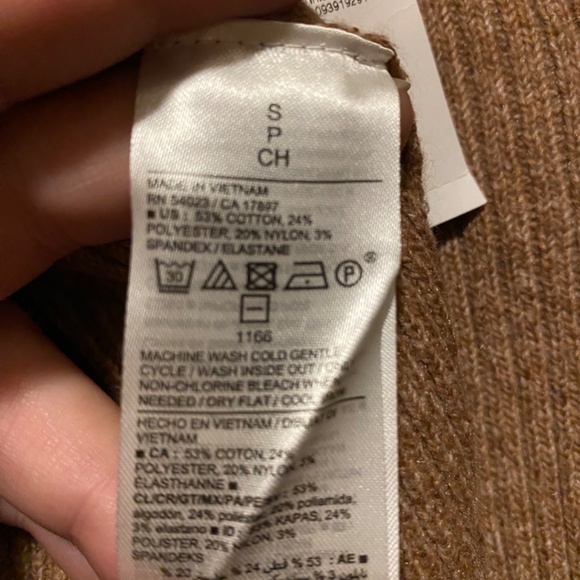 ***2/$20***Old navy fitted/cropped sweater NWT - Picture 3 of 3